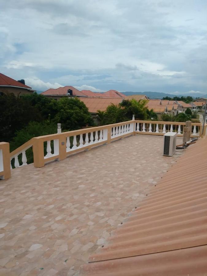 Appartement Irie Hideaway - Private Studio In Gated Community --Caribbean Estates, Portmore Extérieur photo